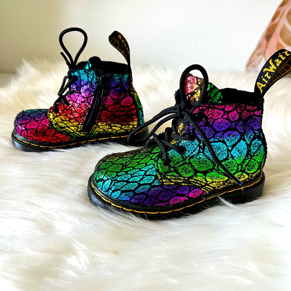 Dr. Martens Air Wair Black Rainbow Multicolor Boots Croc Metallic Sz 6 Kids